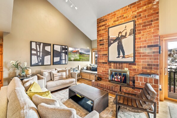 TV, fireplace