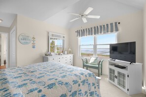 3 bedrooms, WiFi - Sunset Dreams - Pet friendly, Waterfront; Shared dock! (Chincoteague Island)