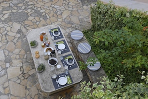 Outdoor dining - Grandpa Mate House, authentic charming house from 1930.  (Božava)