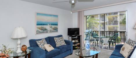 Télévision, table de tennis de table, livres