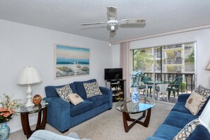 TV, table tennis, books - Condo# 220 Family Unit open fully equipped kitchen fans in all rooms (Sarasota)