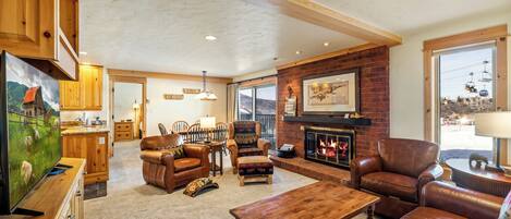 Televisión y chimenea