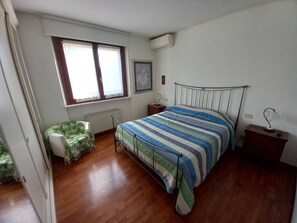 2 bedrooms, desk, soundproofing, iron/ironing board