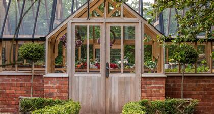 Luxury Coach House in beautiful rural village, scenic walks & 3 miles to Ledbury