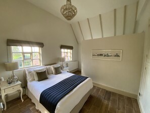 2 makuuhuonetta, silitysrauta/-lauta, ilmainen Wi-Fi, vuodevaatteet