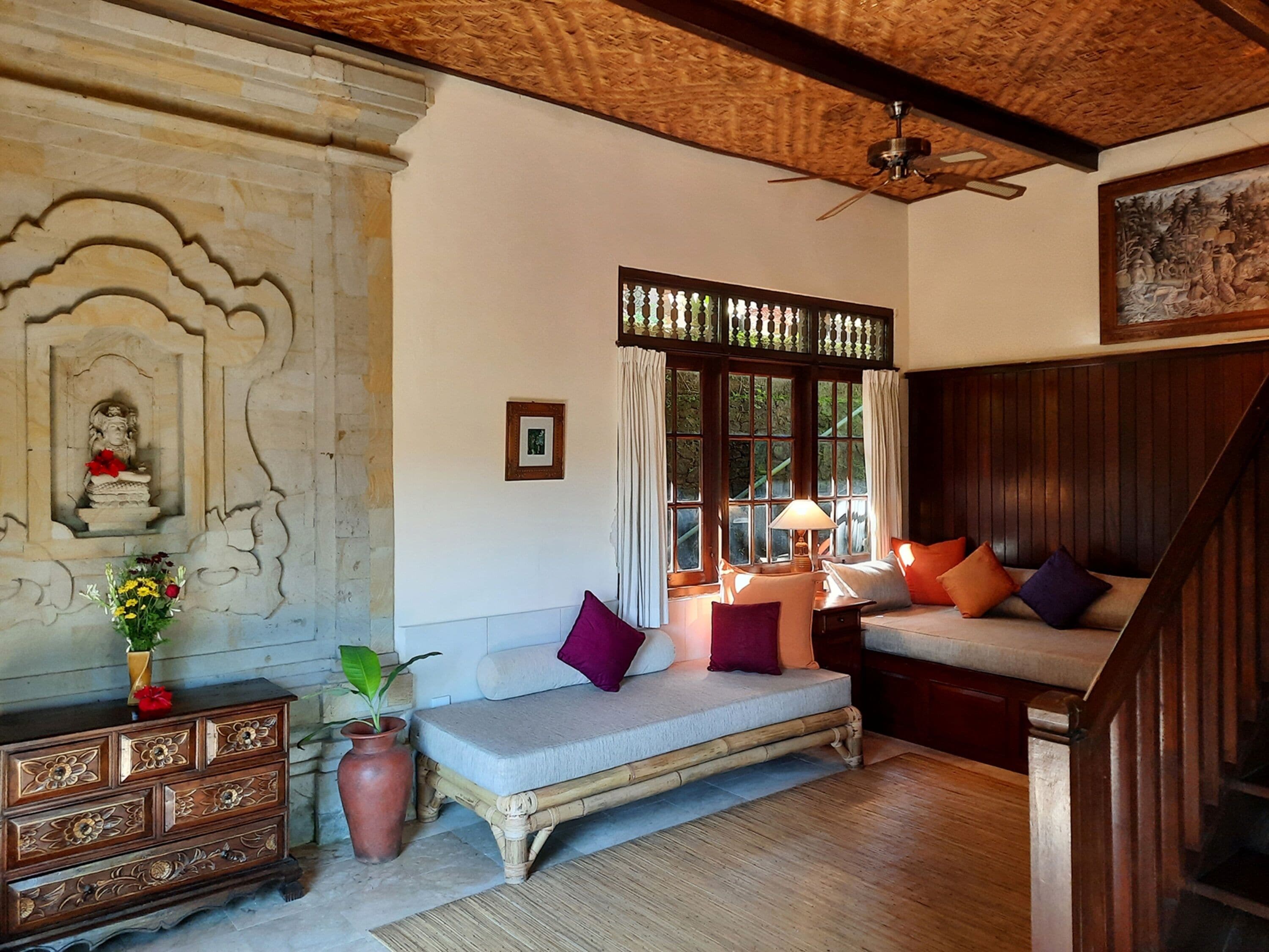 deluxe suite | living room