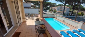 Villa with private swimming pool, free wifi, between sea and forest.