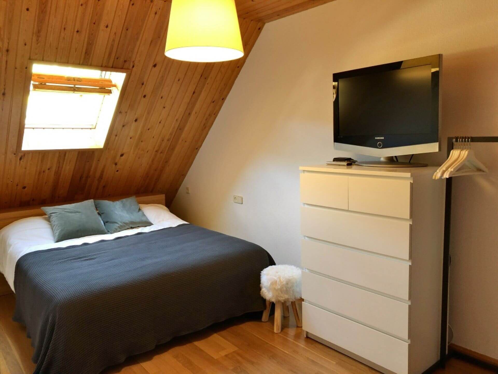 3 bedrooms, iron/ironing board, travel crib, WiFi