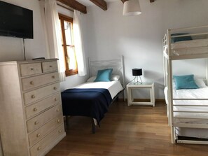 3 Schlafzimmer, Bügeleisen/Bügelbrett, Reisekinderbett, WLAN