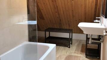 Bathtub, hair dryer, towels