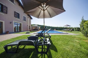 Outdoor pool, sun loungers