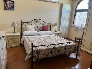 4 Schlafzimmer, Bügeleisen/Bügelbrett, kostenloses WLAN, Bettwäsche