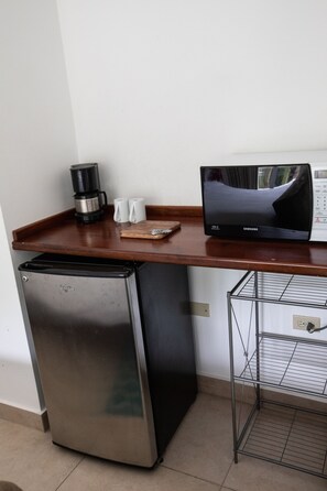 Loft #2 | Private kitchenette | Fridge, coffee/tea maker - Bocas Lofts (Bocas del Toro)