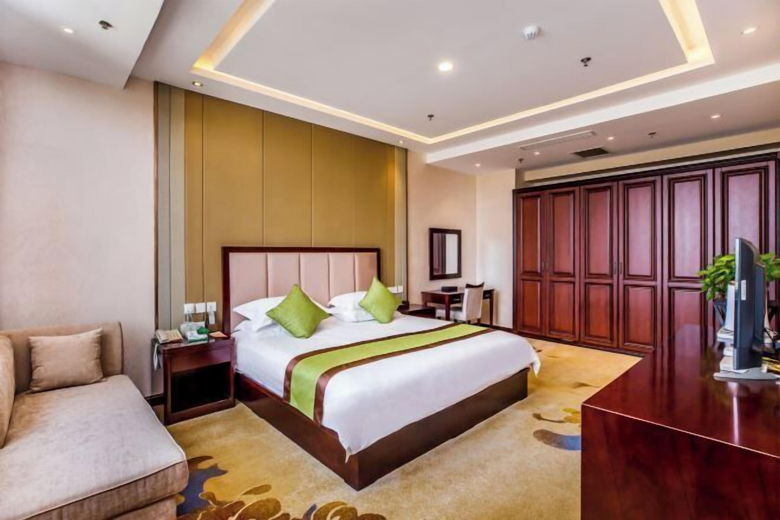 Desk, blackout curtains, free WiFi