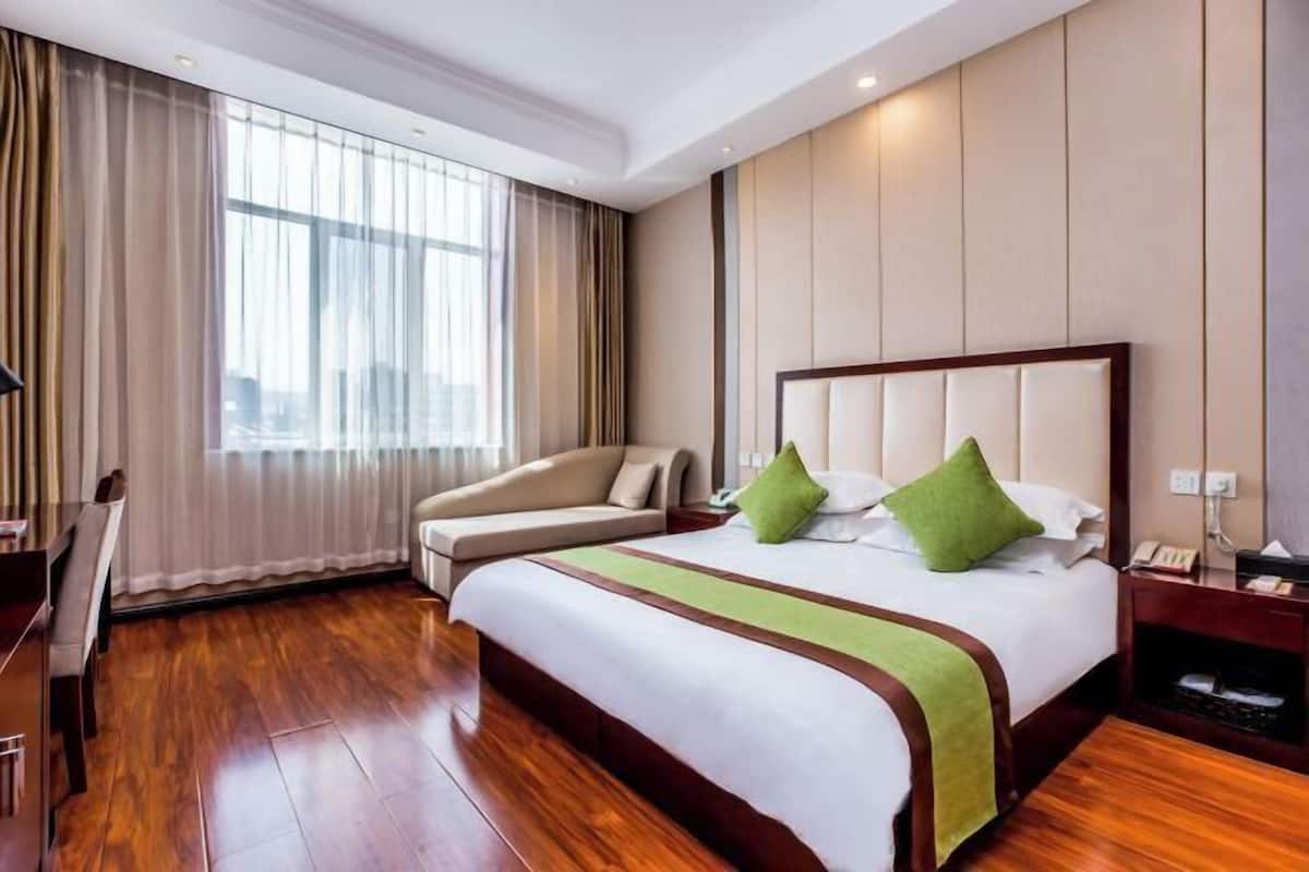 Desk, blackout drapes, free WiFi