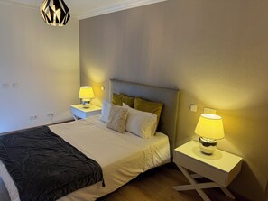 2 bedrooms, desk, soundproofing, iron/ironing board - Modern apartment 5 km from Carvoeiro with terrace and barbecue (Lagoa)