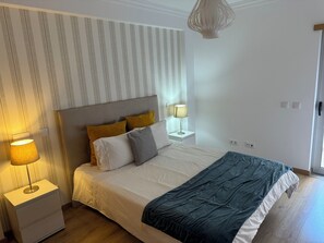 2 bedrooms, desk, soundproofing, iron/ironing board - Modern apartment 5 km from Carvoeiro with terrace and barbecue (Lagoa)