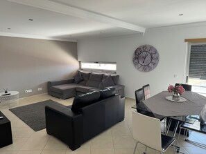 Smart TV, music library - Modern apartment 5 km from Carvoeiro with terrace and barbecue (Lagoa)