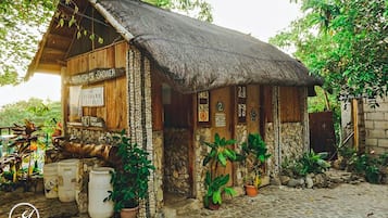 Tienda de campaña (Budget Camping) | Baño | Regadera, amenidades de baño gratuitas, secadora de cabello, toallas