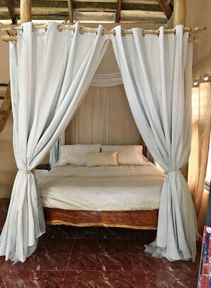 Bungalow (Ghanda Phamila) | Tallelokero huoneessa, silitysrauta/-lauta, lisävuoteet, ilmainen Wi-Fi