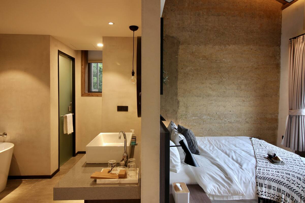 Desk, blackout curtains, rollaway beds, free WiFi