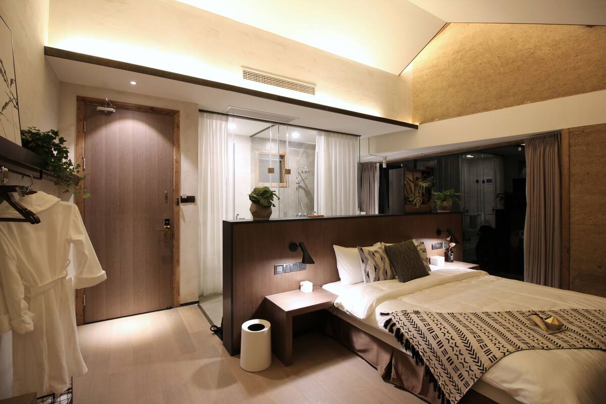 Desk, blackout curtains, rollaway beds, free WiFi
