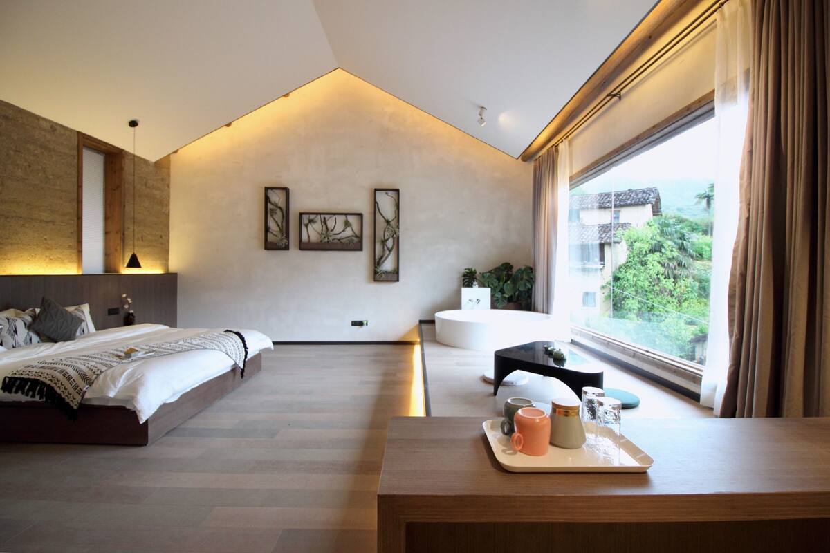 Desk, blackout curtains, rollaway beds, free WiFi