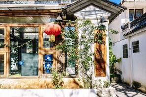 Interior detail - Summer Flowers Inn (Dali)