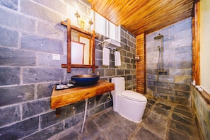 Shower, free toiletries, hair dryer, towels - Summer Flowers Inn (Dali)