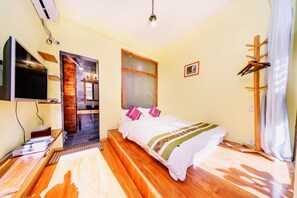 Economy Double Room, Japanese Futon, Ensuite | Desk, blackout drapes, soundproofing, free WiFi - Summer Flowers Inn (Dali)