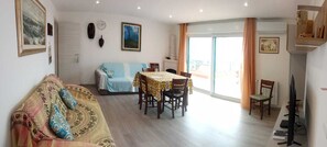 تلفزيون، مشغل دي في دي، كُتُب، ستيريو