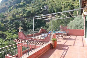 Outdoor dining - Spectacular view (Taormina)
