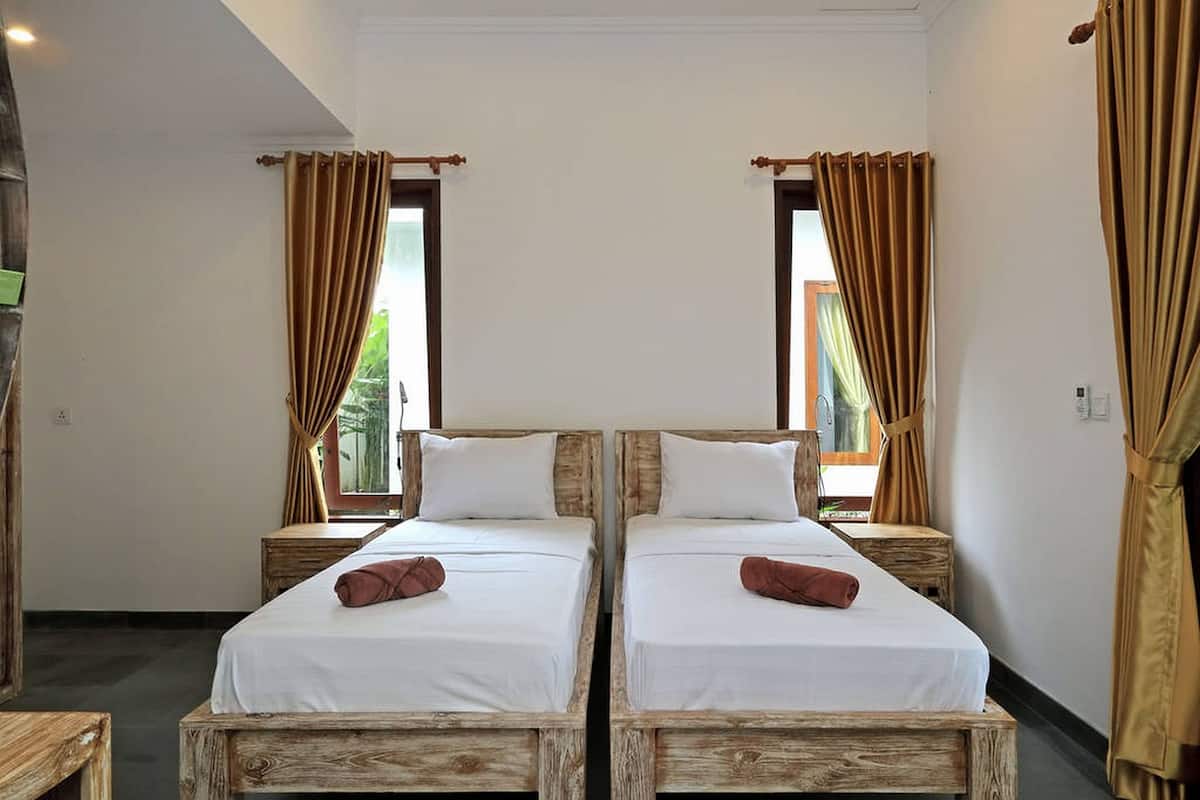 Design Bungalow, 3 Twin Beds, Non Smoking, Kitchenette | 1 bedroom, minibar, in-room safe, laptop workspace