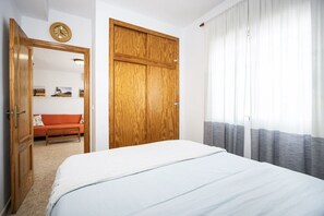 2 slaapkamers, een strijkplank/strijkijzer, gratis wifi, beddengoed