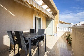 تناول الطعام بالخارج