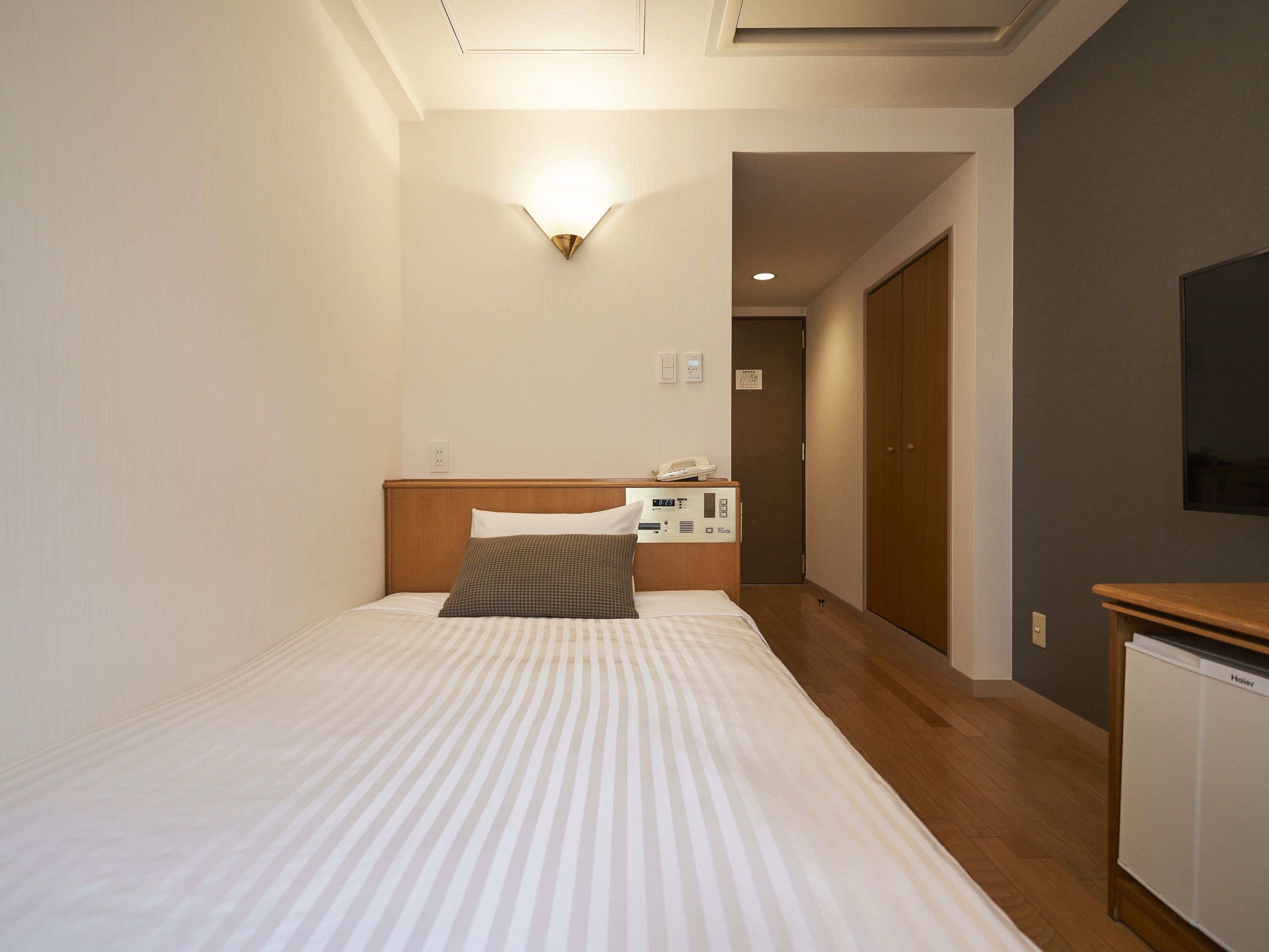 1 bedroom, desk, free wifi