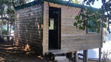 Basic Double Room, 1 Queen Bed, Ocean View, Beachfront (Ocean View Eco Wood Cabin) | Bed sheets