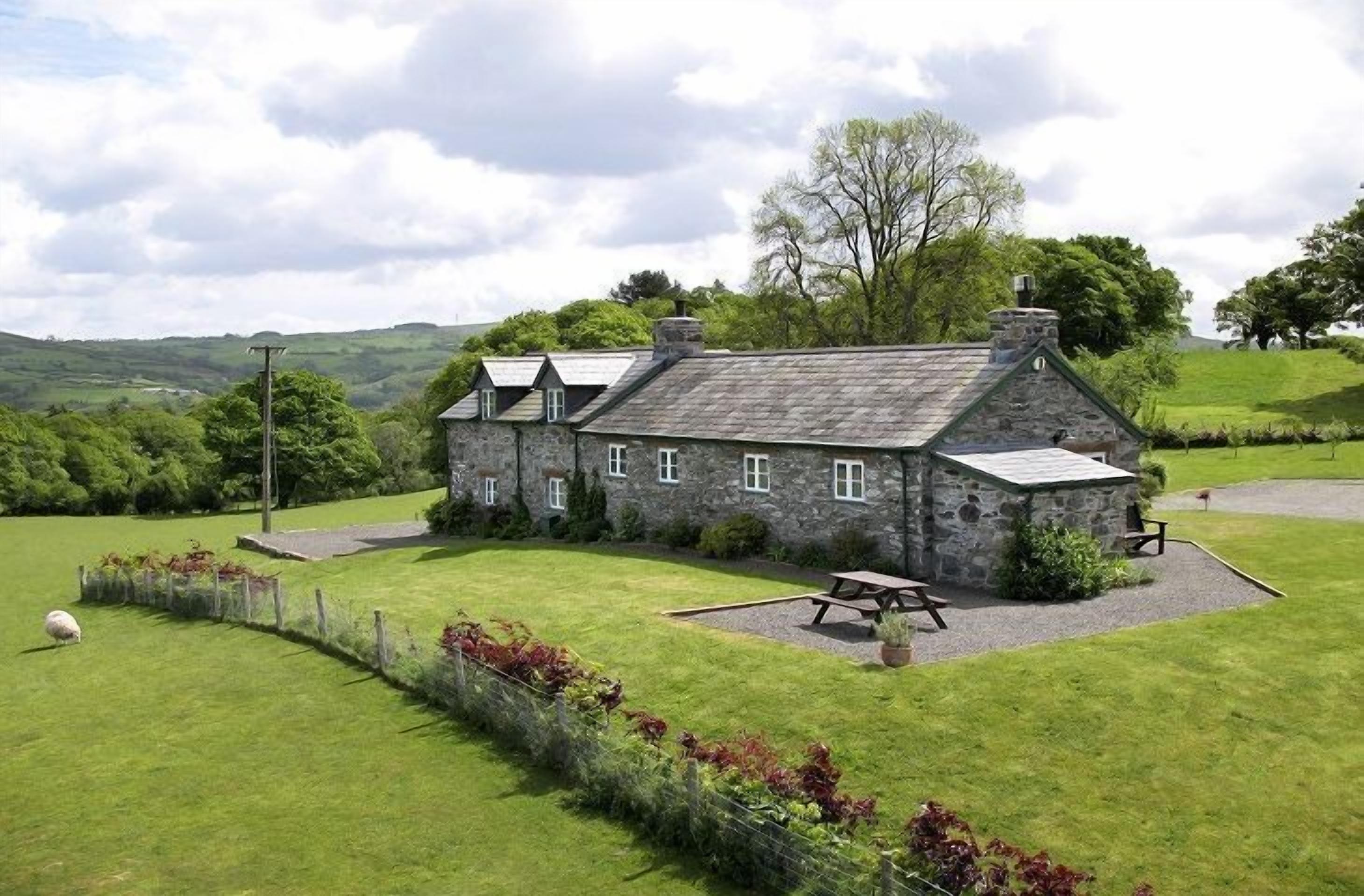 Large enclosed lawned garden