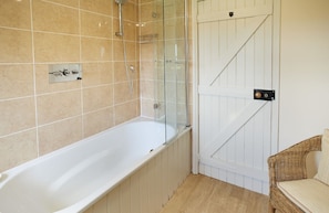 Ensemble baignoire-douche, séchoir à cheveux