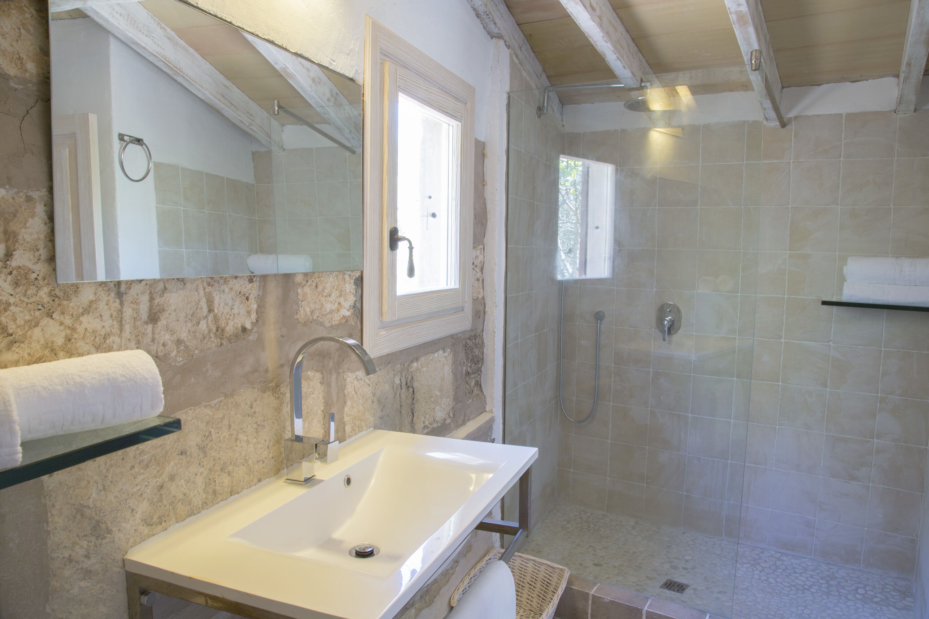 Duschwanne, Whirlpool, Haartrockner, Bidet