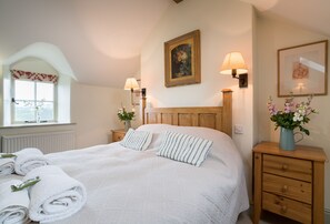 First floor: The bedroom with double bed - Ty Ucha’r Ffordd, Bodnant Estate, Colwyn Bay, Conwy, Wales (Colwyn Bay)