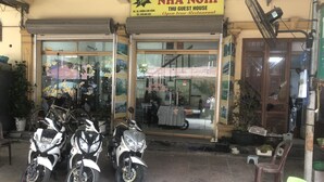 A guest house with a signboard, glass doors, and parked motorcycles. - Thu Guest House (Ninh Binh)