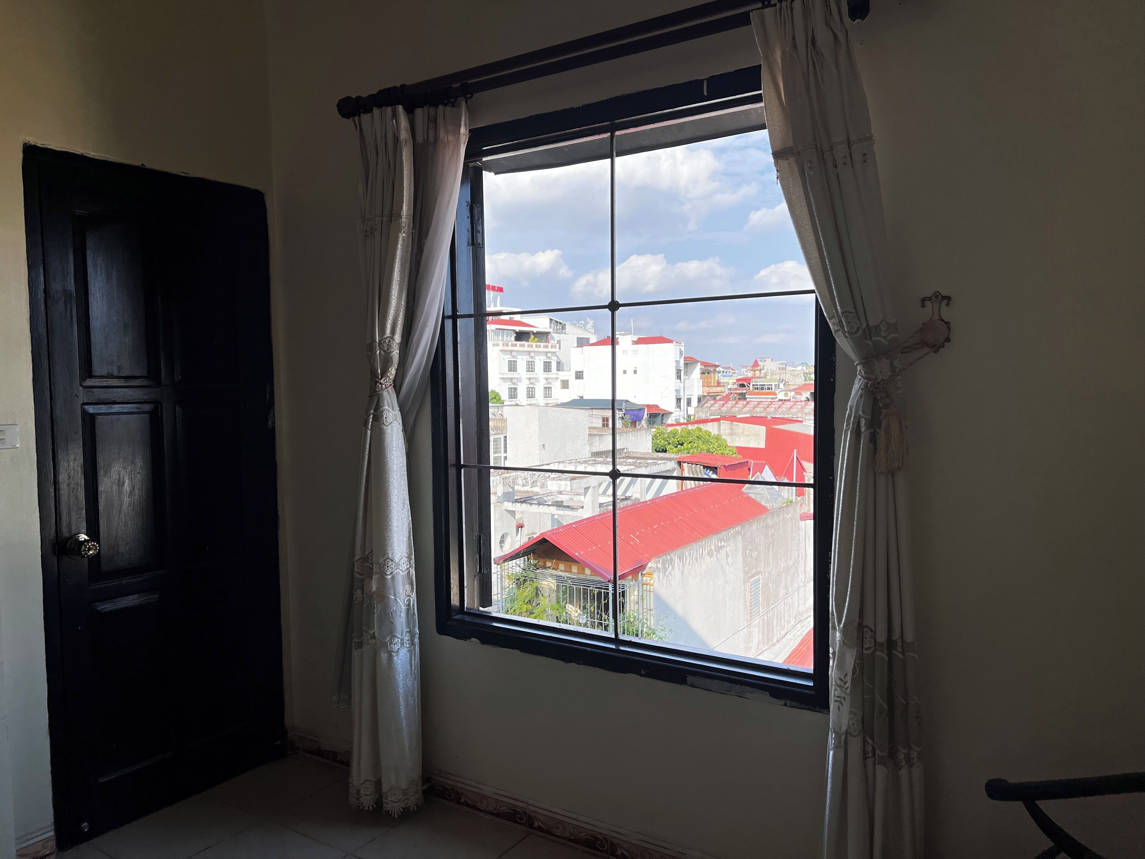 Minibar, desk, soundproofing, free WiFi