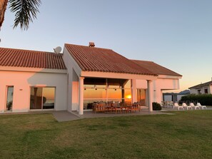 Outdoor dining - Magnificent luxury villa for 10 to 16 people. - magnificent sea and mountain views (Manilva)