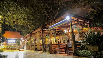 Snack bar