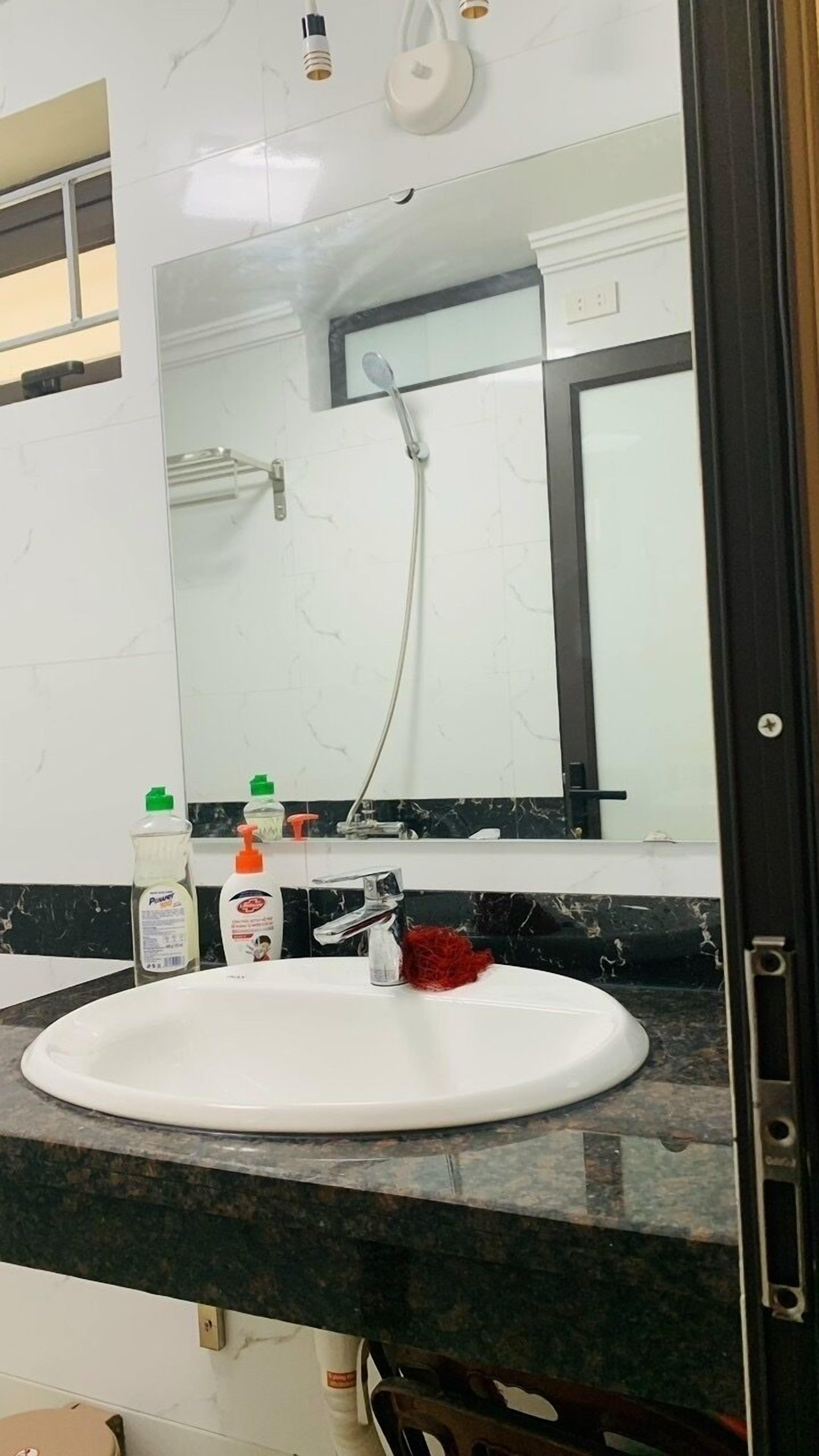 comfort shared dormitory | bathroom | shower, free toiletries, hair dryer, slippers