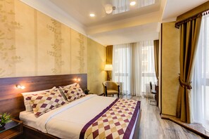 Dobbeltrom – standard | Safe på rommet, skrivebord, lydisolert og strykejern/-brett