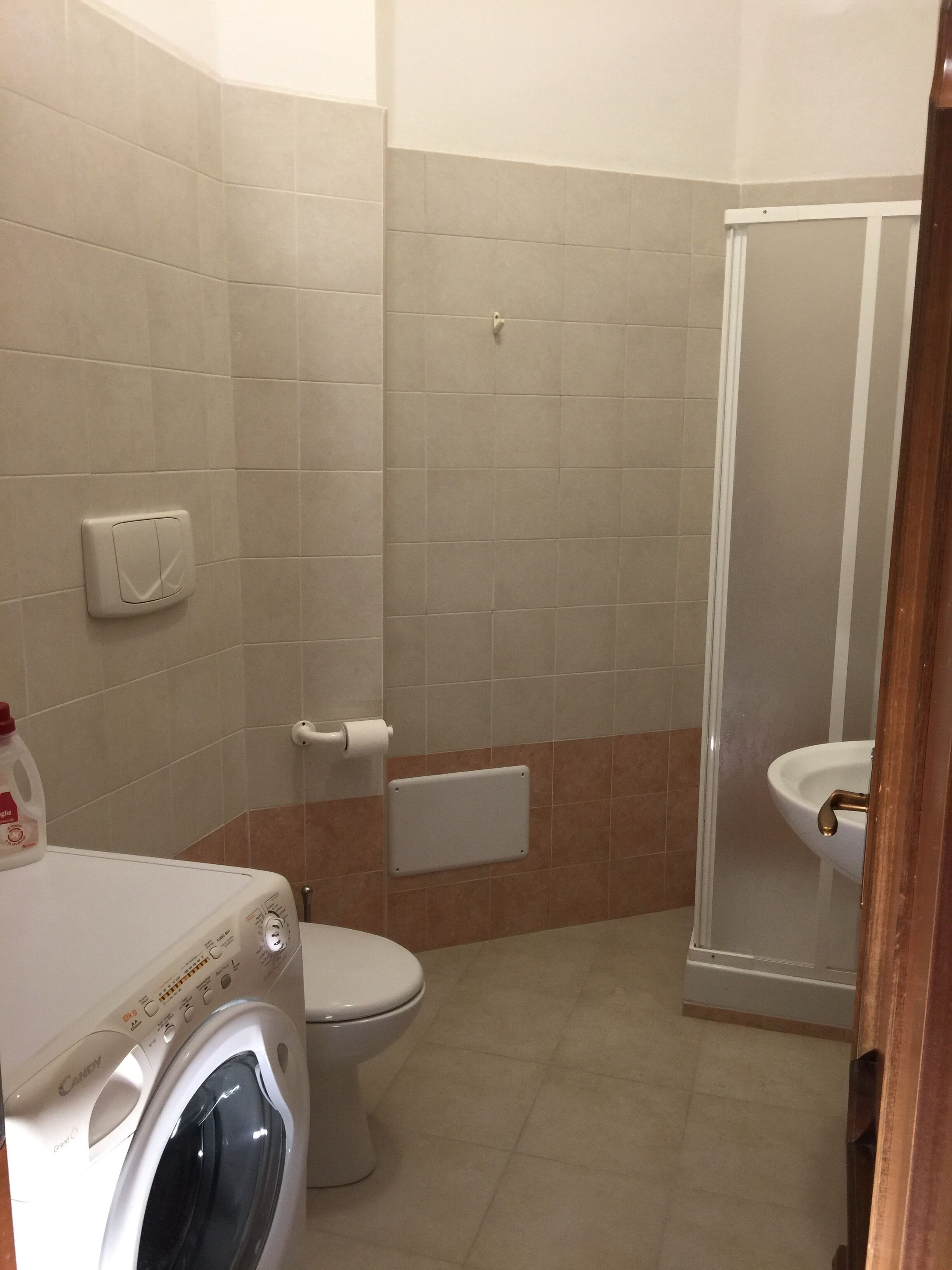 Dusche, Haartrockner, Bidet, Handtücher