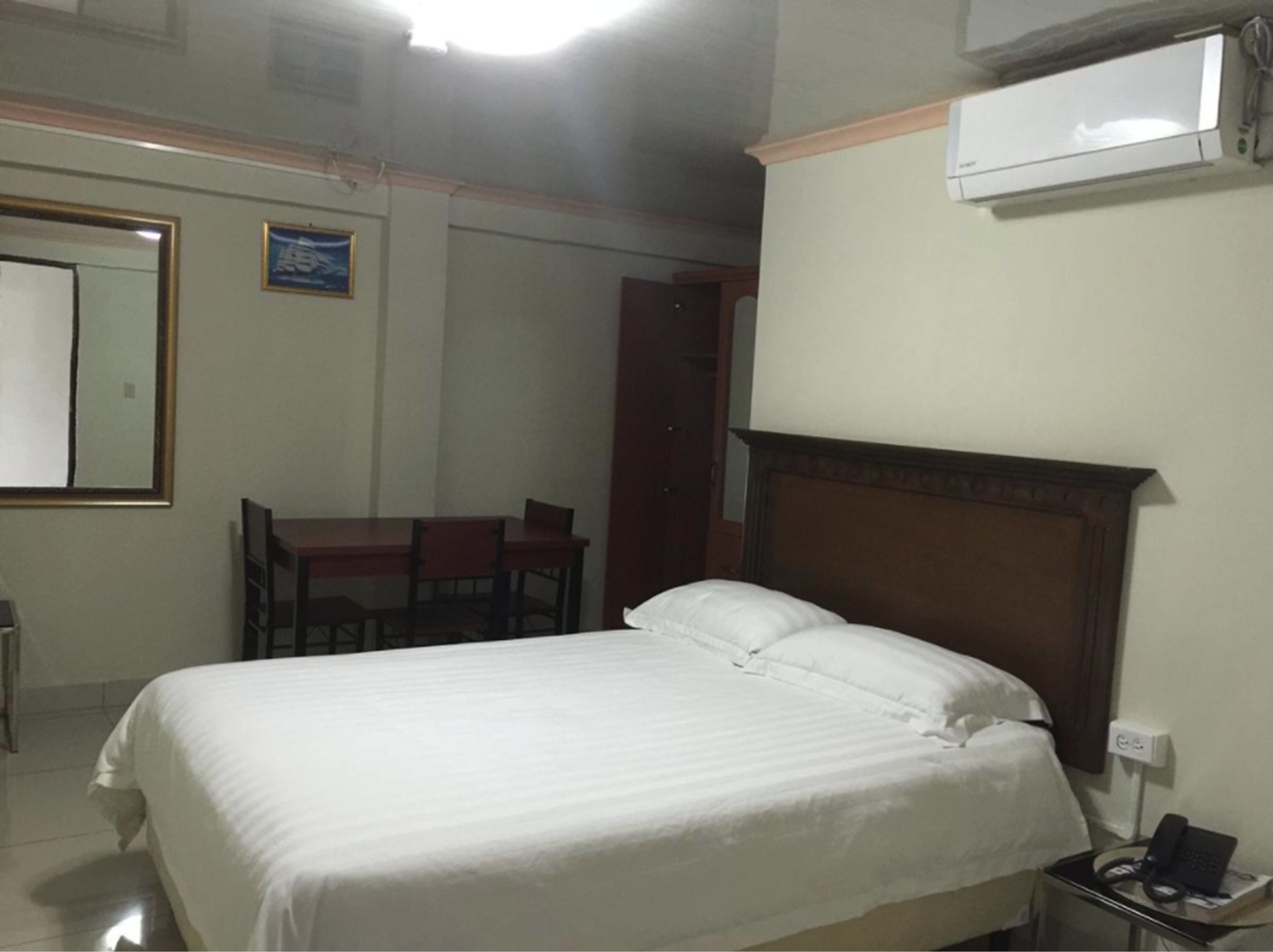 double room | free wifi, bed sheets