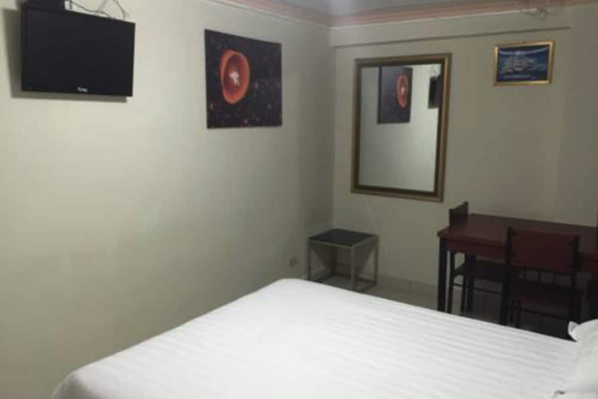 Double Room | WiFi (free), bed sheets